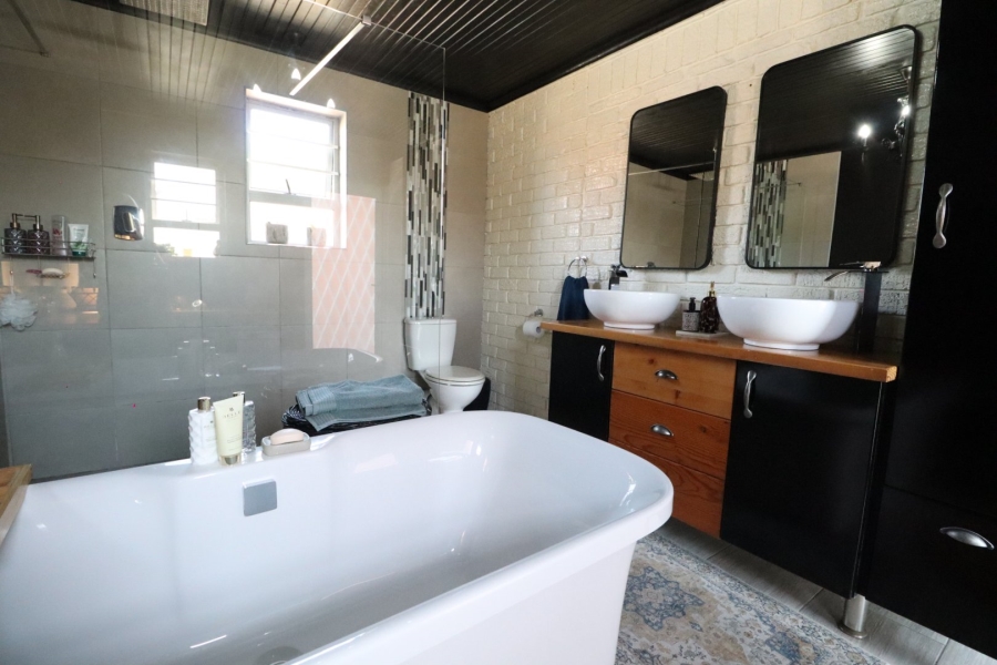 4 Bedroom Property for Sale in Sherwood Eastern Cape